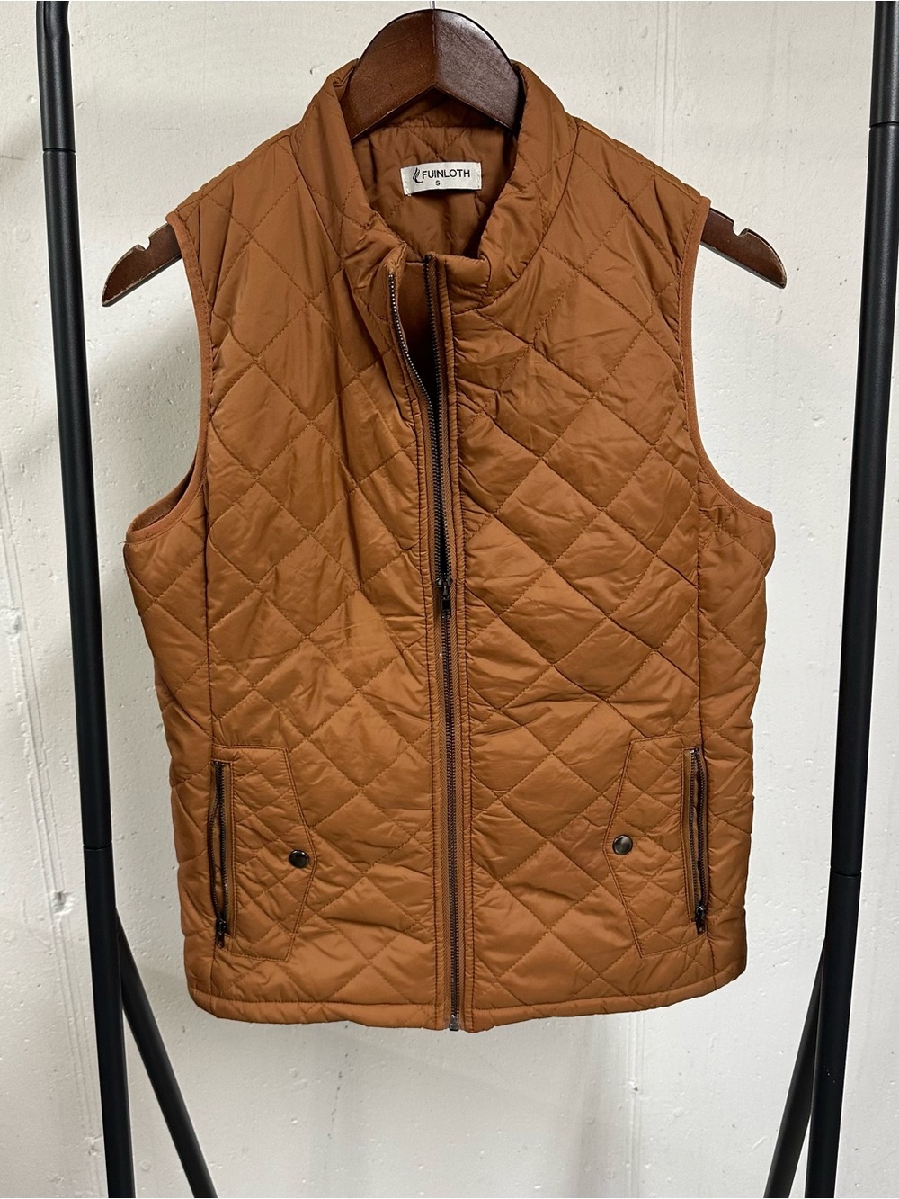 Fuinloth Quilted Sleeveless Vest in Rust Brown 📦